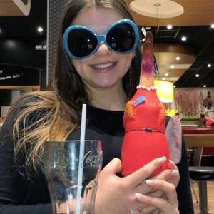 Meet your Posher, Élise